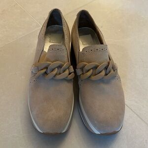 Dolce Vita Jhenee Sneaker 
Excellent condition 
Suede 
2" Platform Height